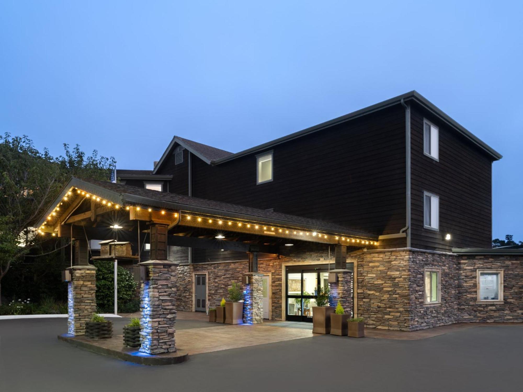 Holiday Inn Express Fort Bragg By Ihg Exterior foto
