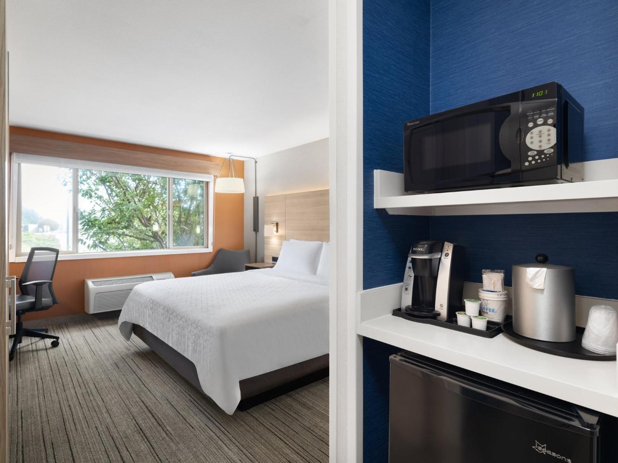 Holiday Inn Express Fort Bragg By Ihg Exterior foto