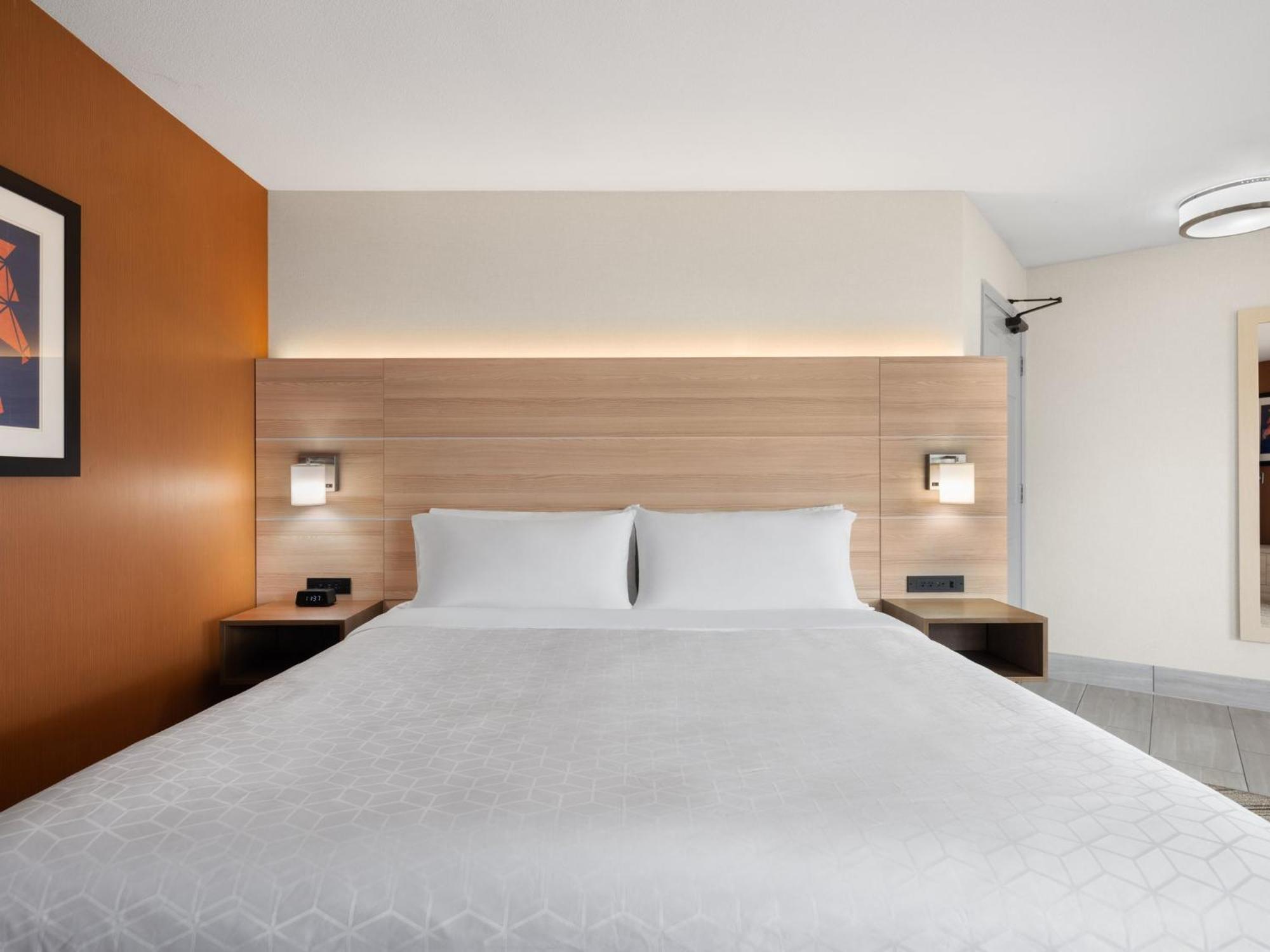 Holiday Inn Express Fort Bragg By Ihg Exterior foto