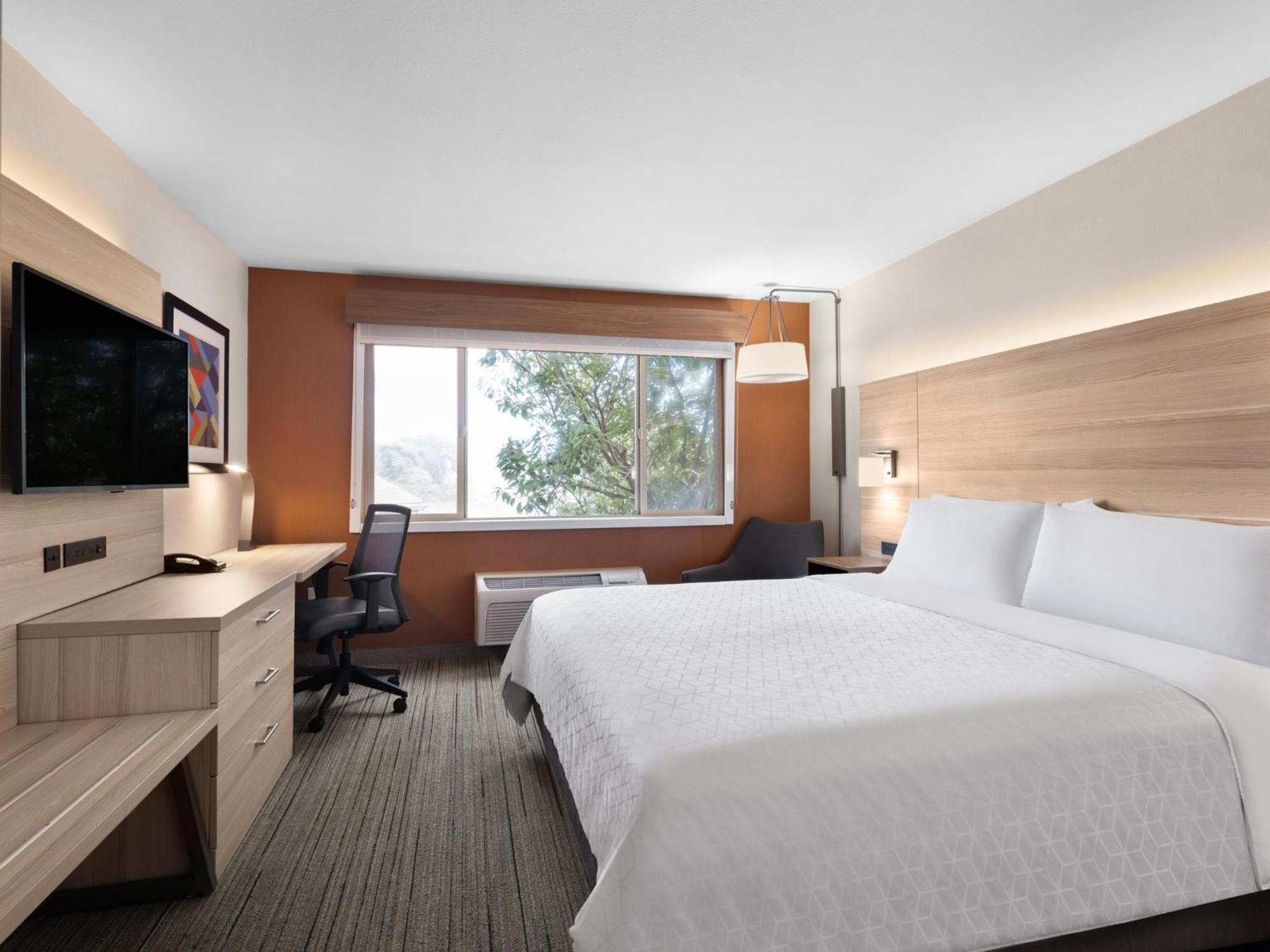 Holiday Inn Express Fort Bragg By Ihg Exterior foto
