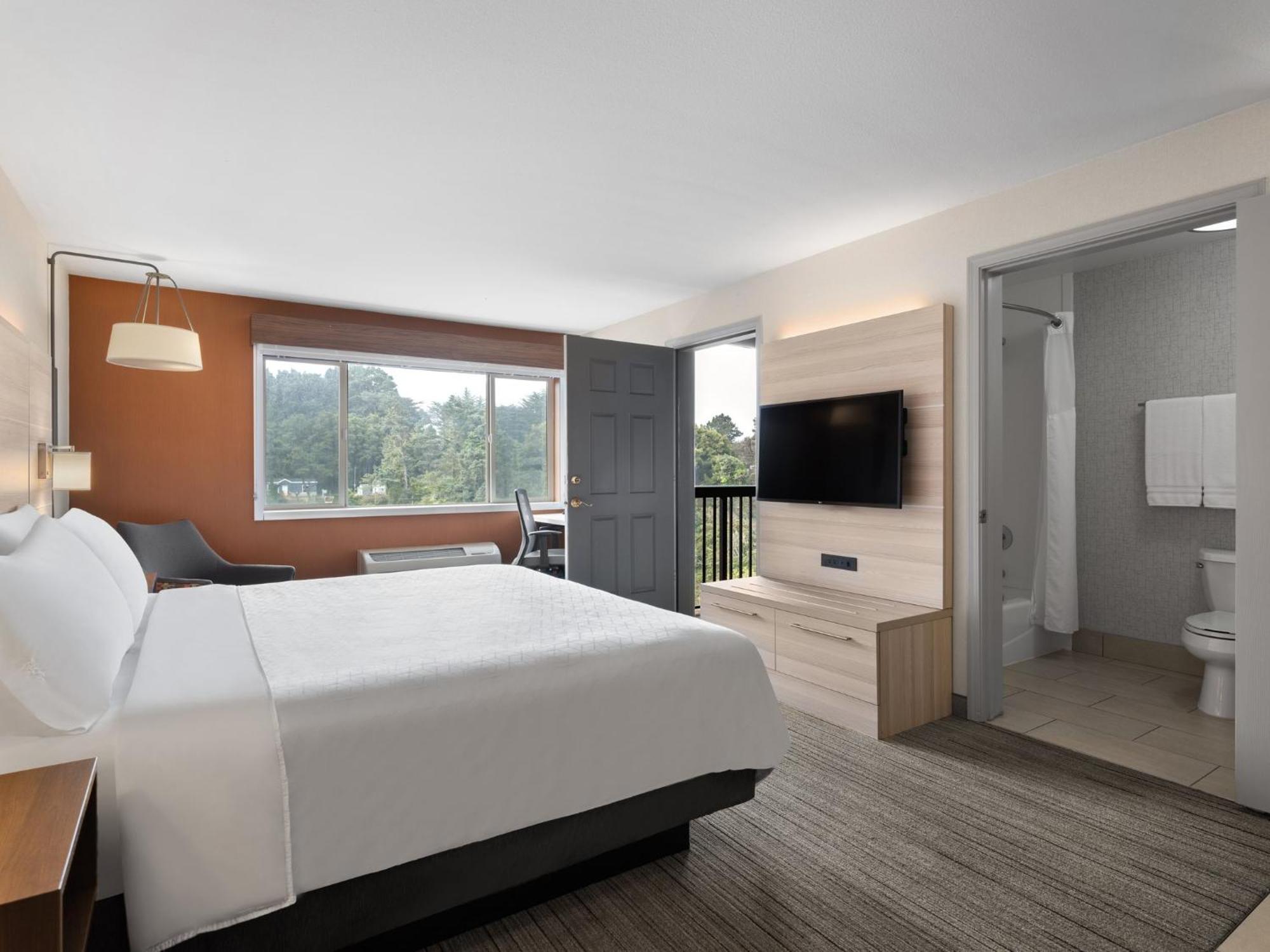 Holiday Inn Express Fort Bragg By Ihg Exterior foto