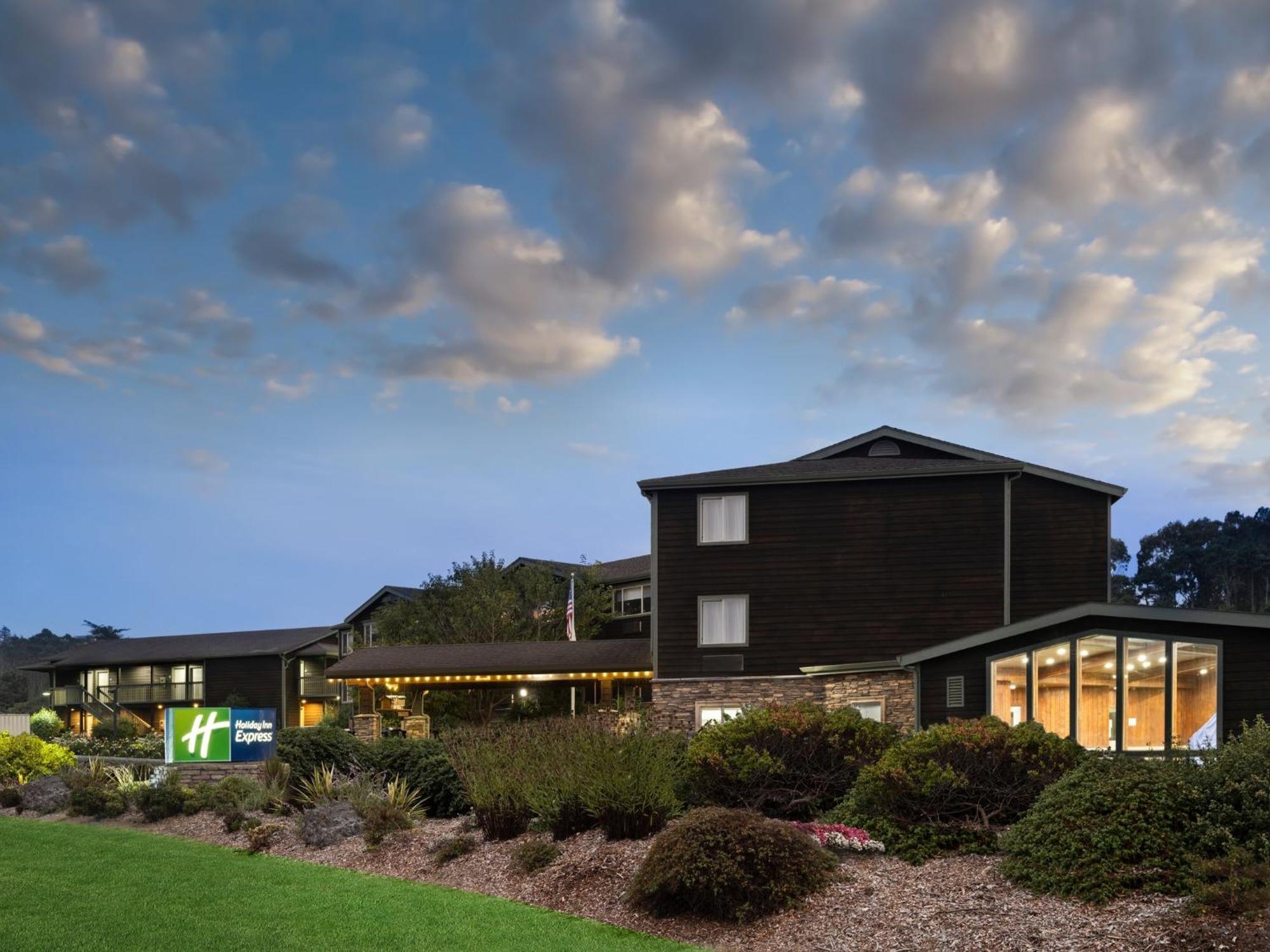 Holiday Inn Express Fort Bragg By Ihg Exterior foto