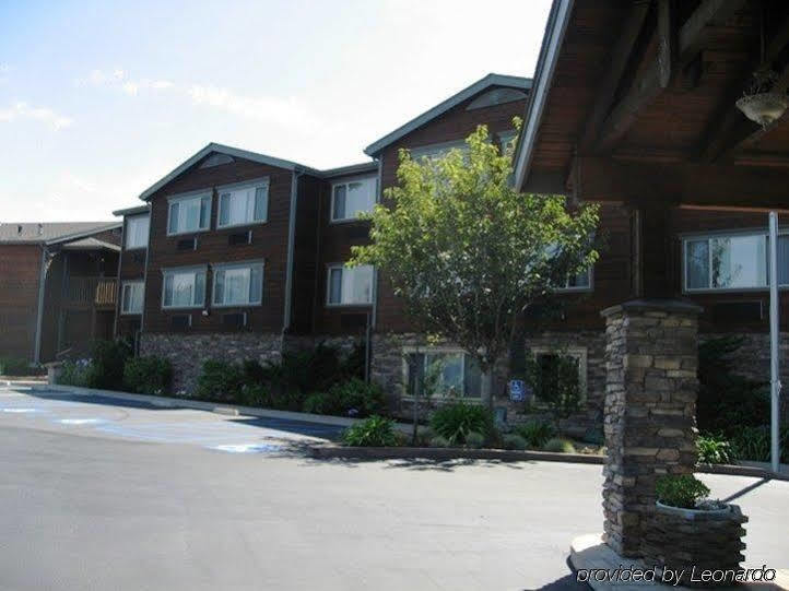 Holiday Inn Express Fort Bragg By Ihg Exterior foto